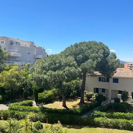 Renovated 1 Bedroom Near Sea * Сен-Рафаель