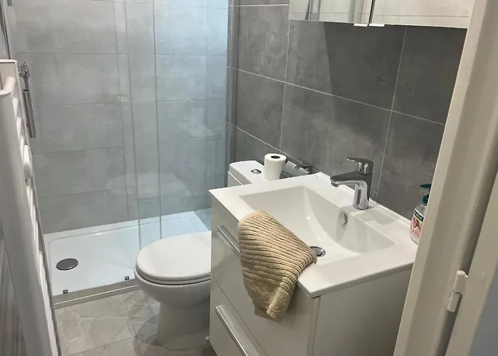 Renovated 1 Bedroom Near Sea Apartamento *