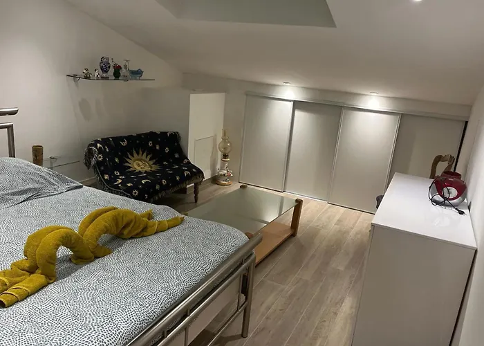 Renovated 1 Bedroom Near Sea *